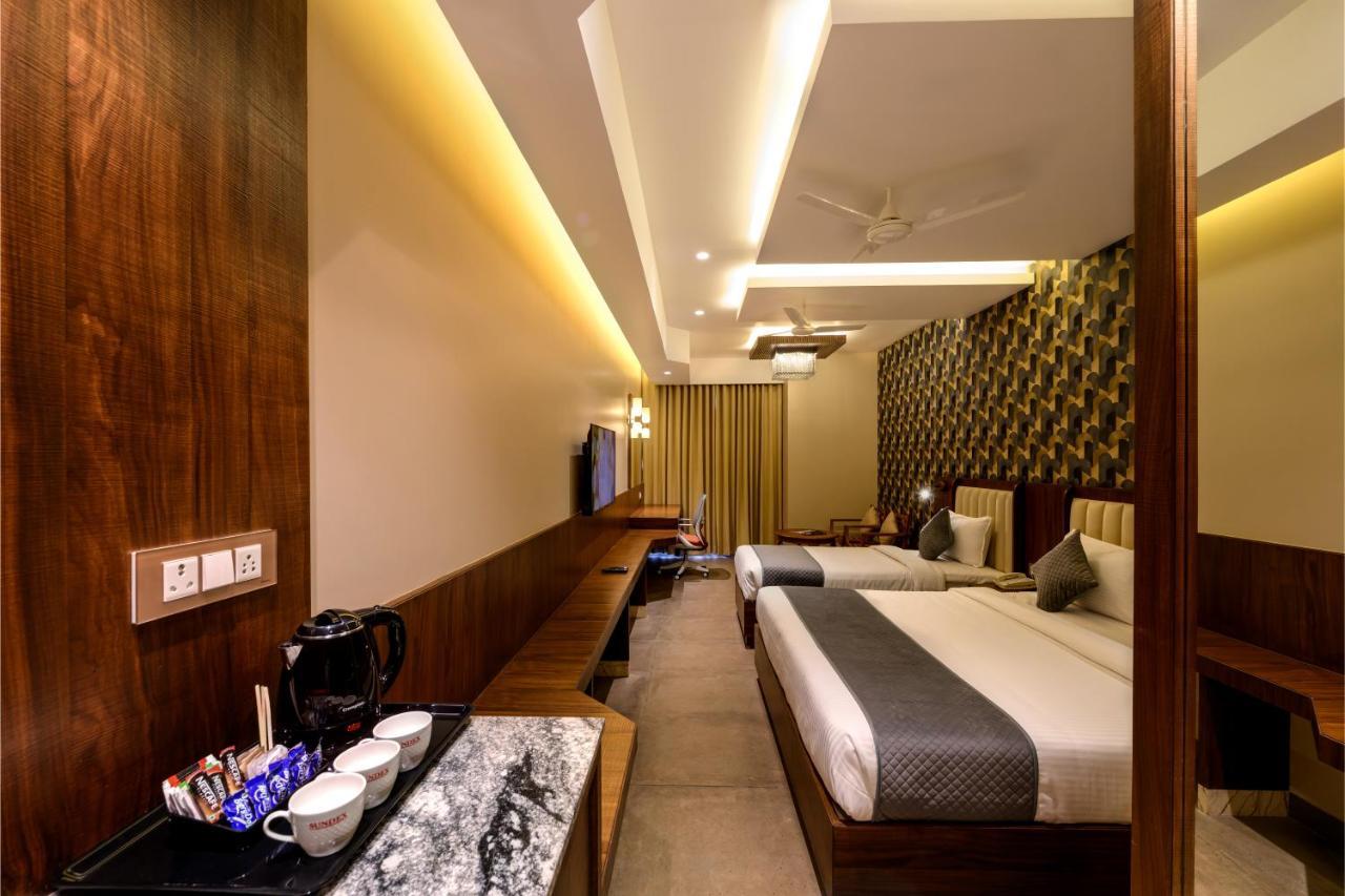 Sundex Hotel Thanjavur Eksteriør billede