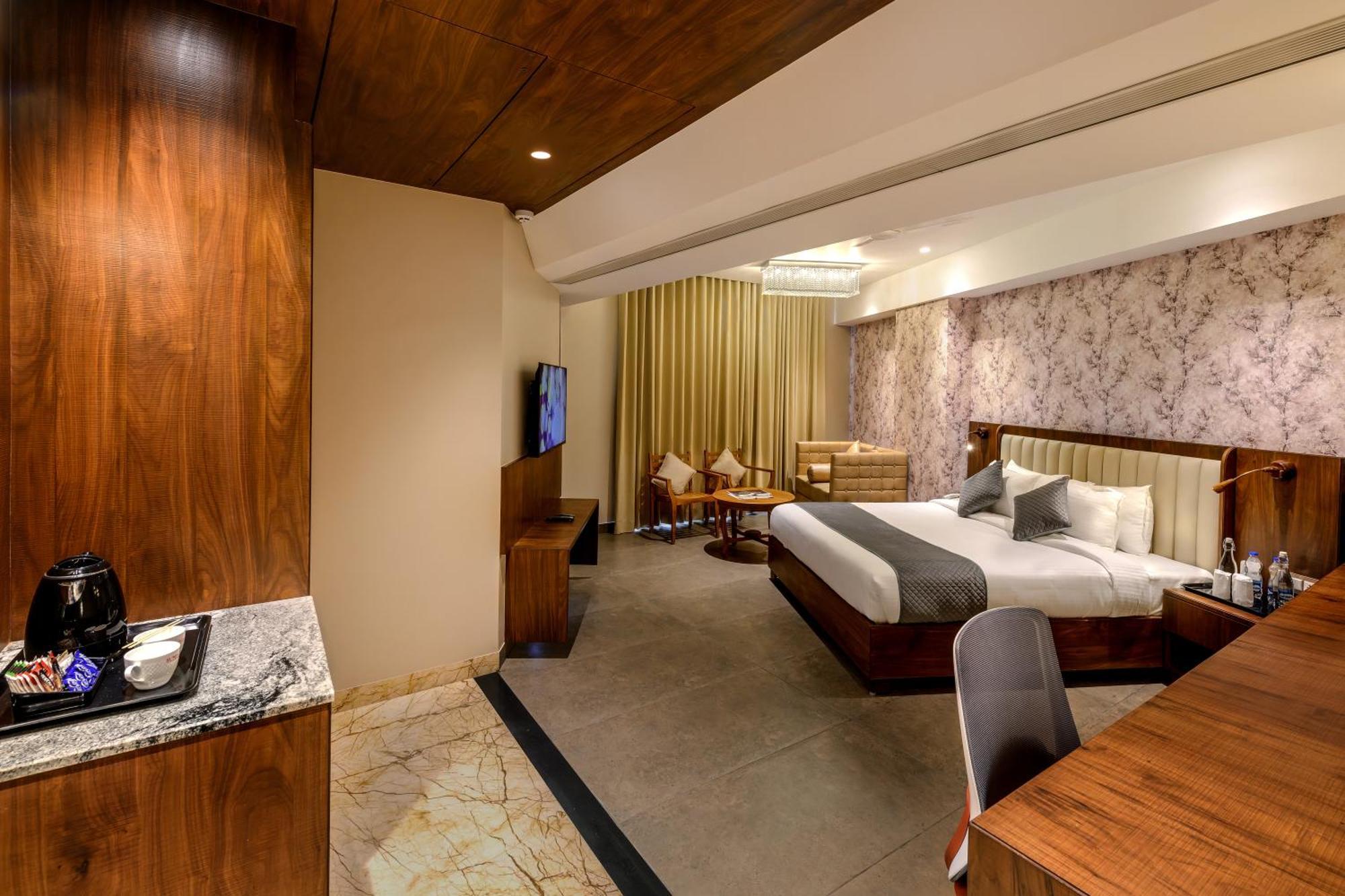 Sundex Hotel Thanjavur Eksteriør billede